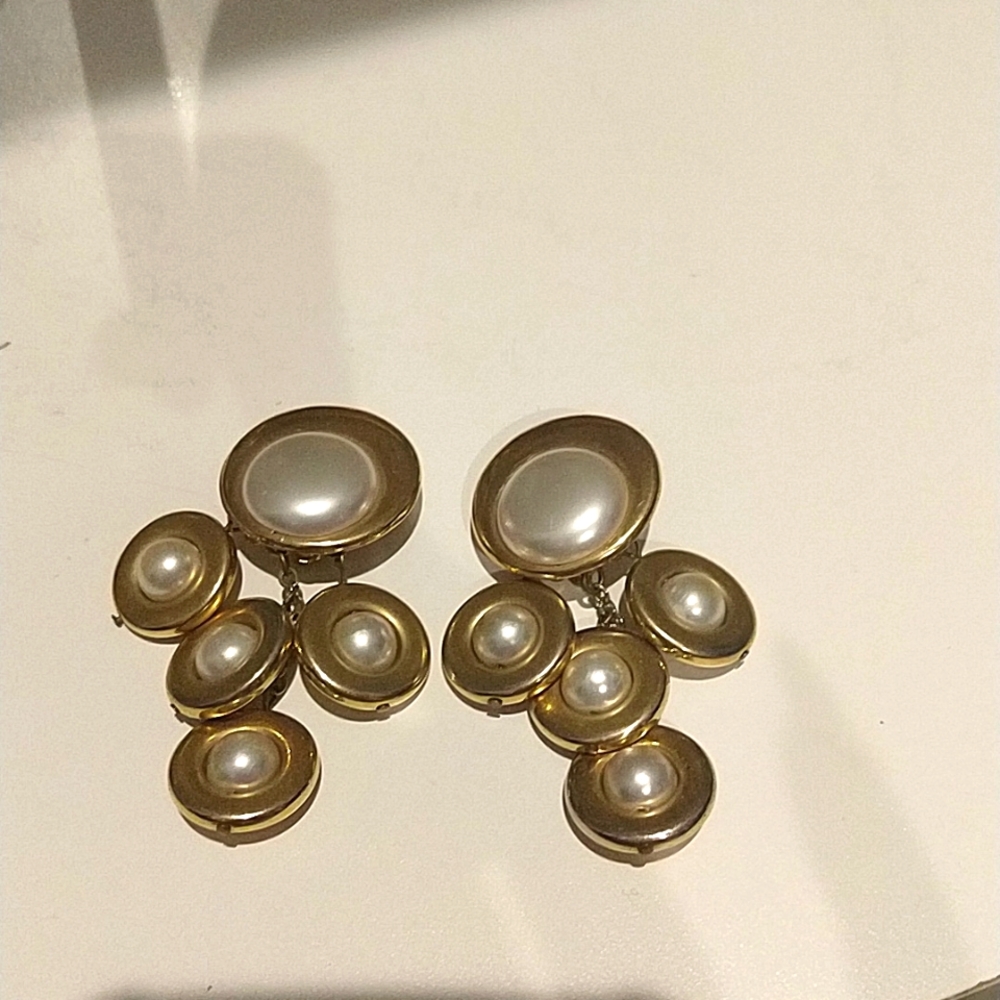 Clip multi pearl look, drop earrings